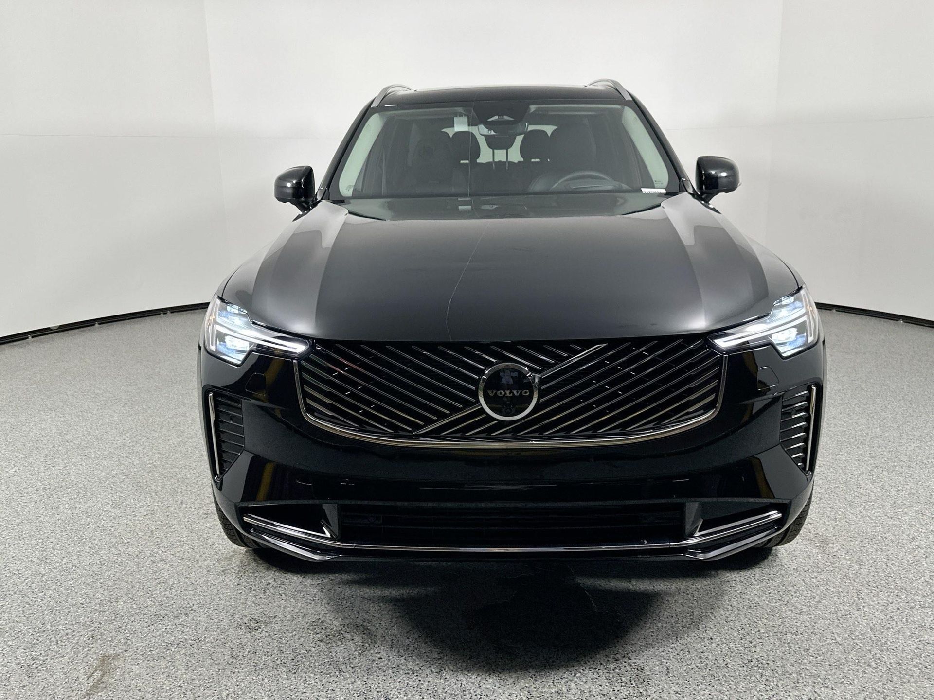 2025 Volvo XC90 T8 photo 2
