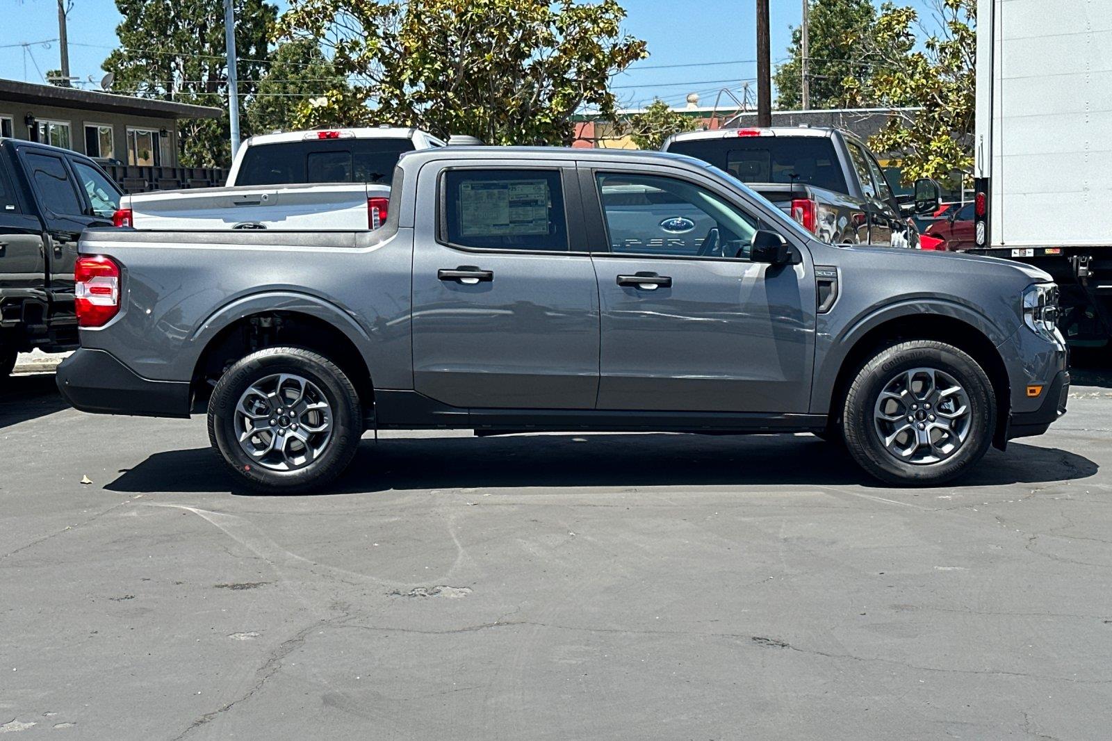2025 Ford Maverick XLT photo 2