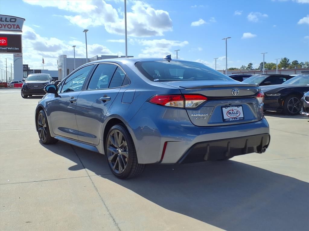 2025 Toyota Corolla SE photo 2