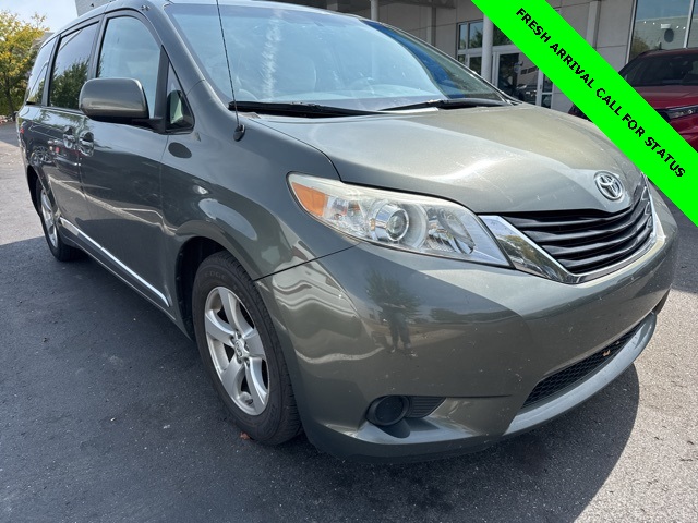 2011 Toyota Sienna LE photo 4