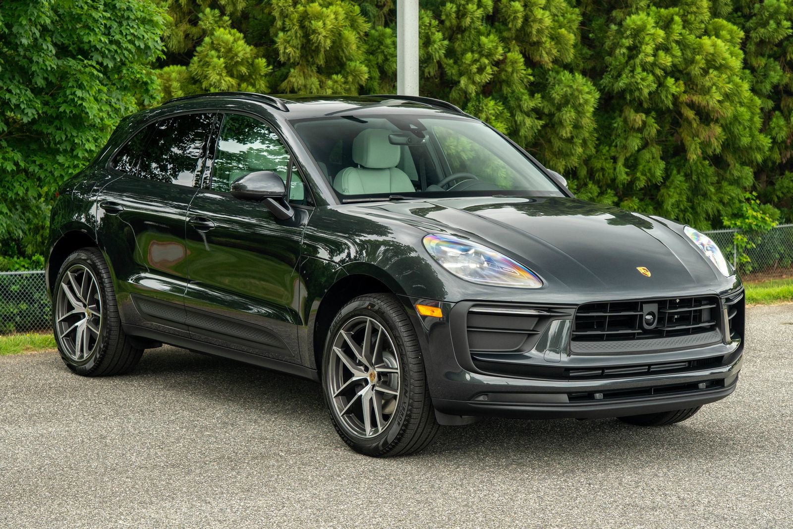 2025 Porsche Macan Base photo 8
