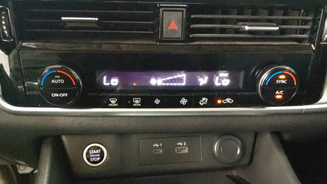 Used 2021  Nissan SV image 21