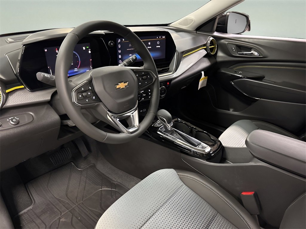 2025 Chevrolet Trax LT photo 21