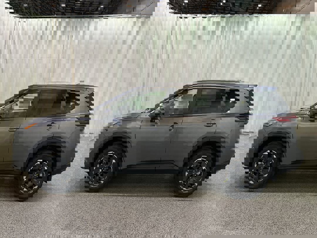 2026 Nissan Rogue SV photo 2