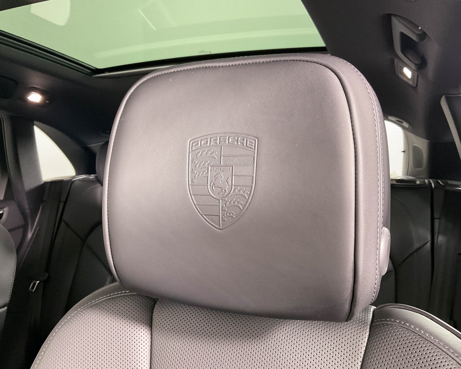 2026 Porsche Macan T photo 16