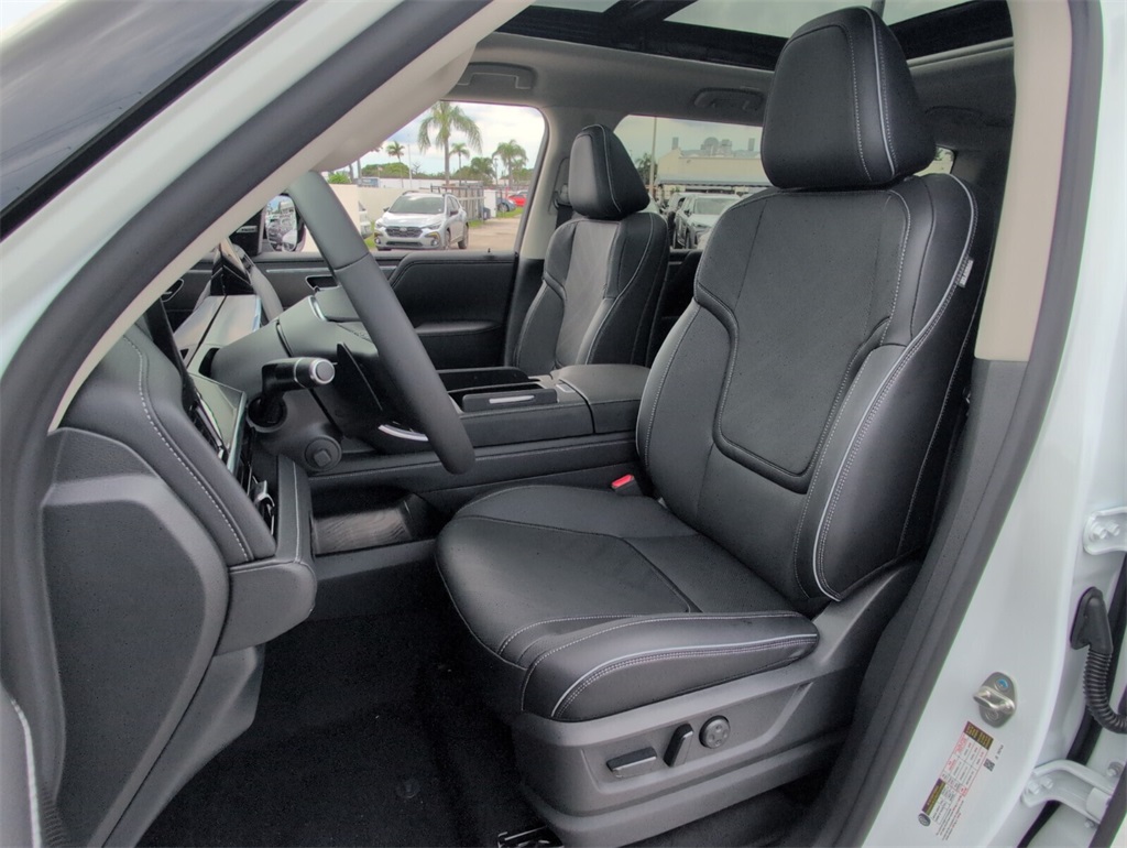 2026 Infiniti QX80 Luxe photo 5