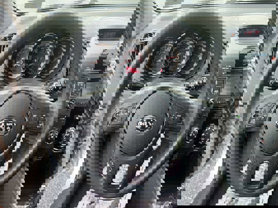 2013 Kia Forte 5-Door EX photo 16