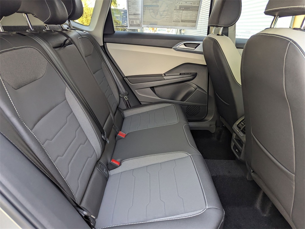 2025 Volkswagen Taos SE photo 20