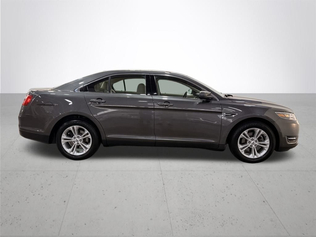 2019 Ford Taurus SEL photo 7