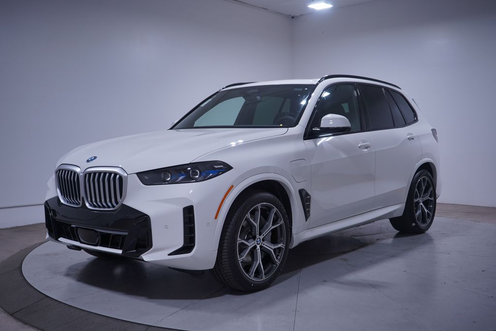 2026 BMW X5 50e's photo