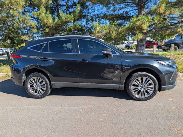 2021 Toyota Venza XLE photo 2