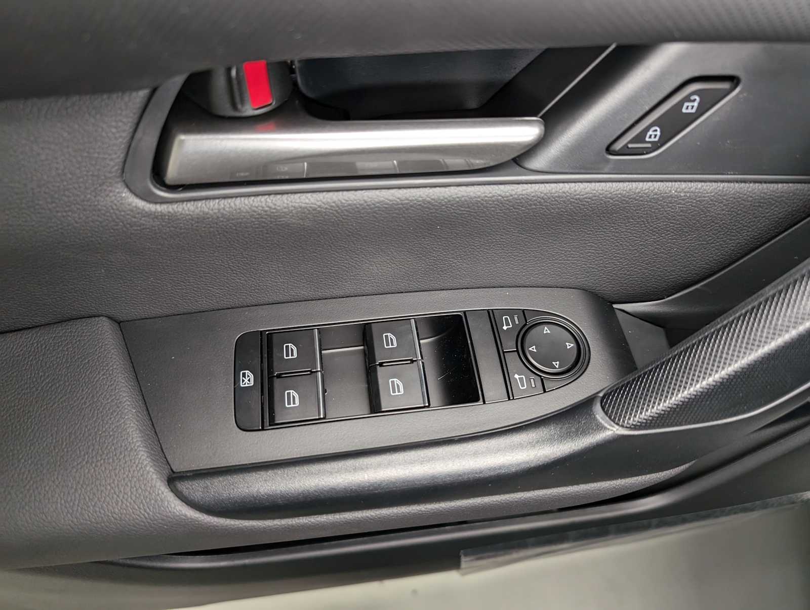 2025 Mazda CX-50 2.5 Select photo 28