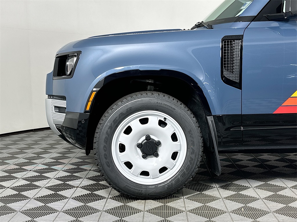 2025 Land Rover Defender 110 S photo 9