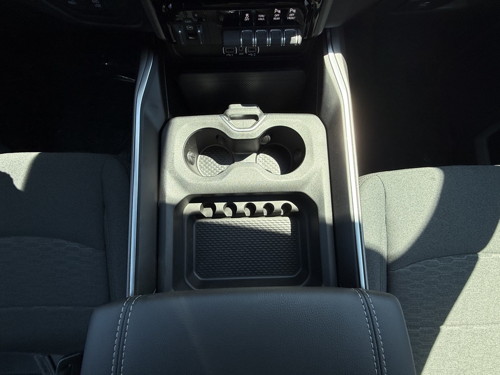 2025 Ram 2500 Big Horn photo 21