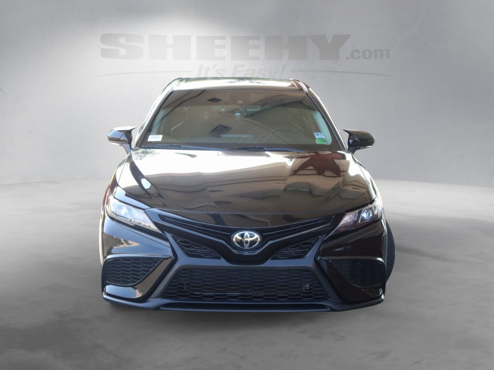 2022 Toyota Camry SE photo 2