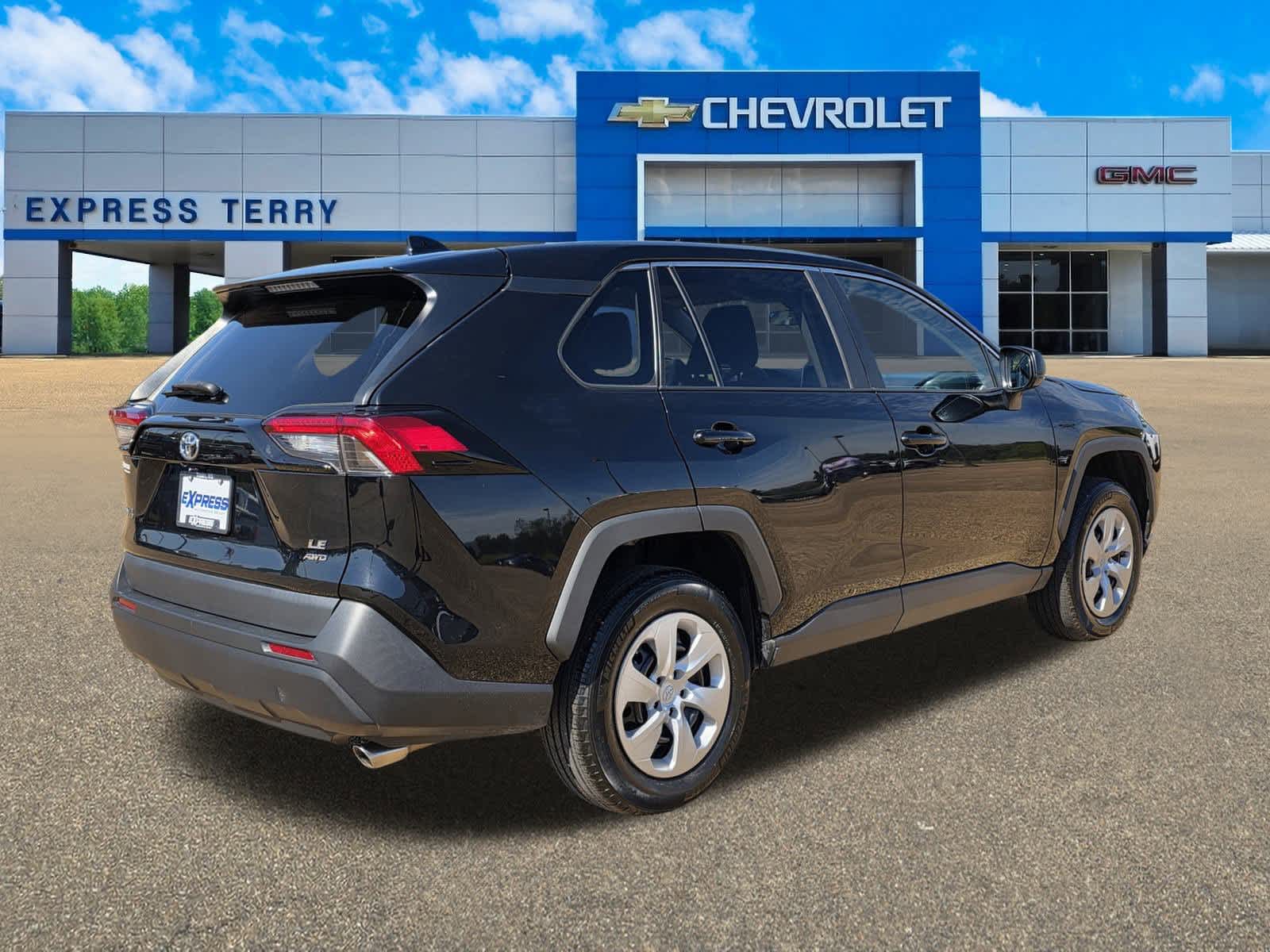 2024 Toyota RAV4 LE photo 2