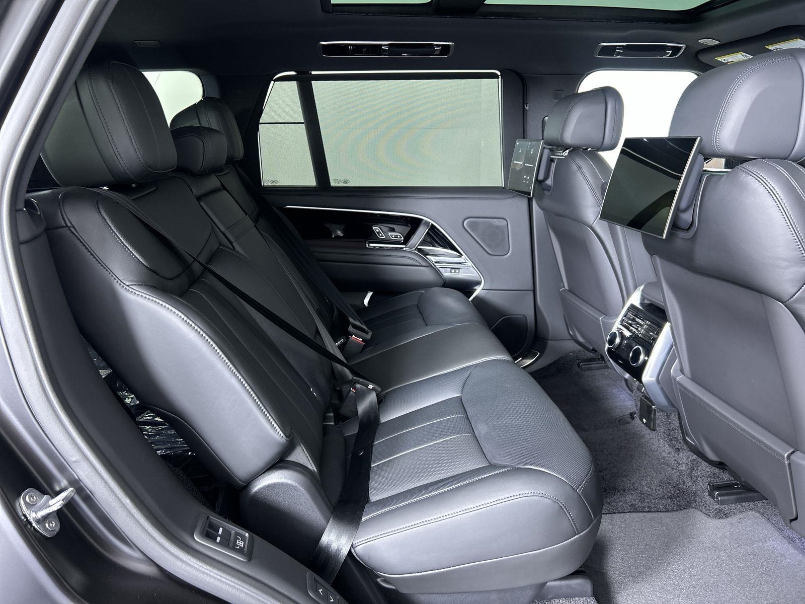 2025 Land Rover Range Rover SE photo 27
