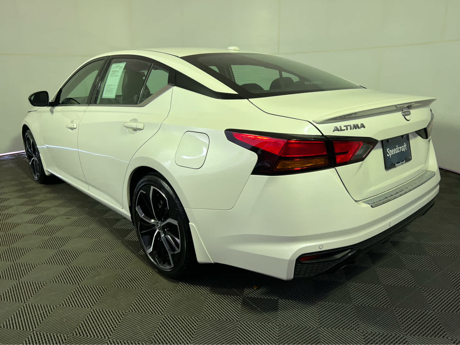 2023 Nissan Altima 2.5 SR photo 4