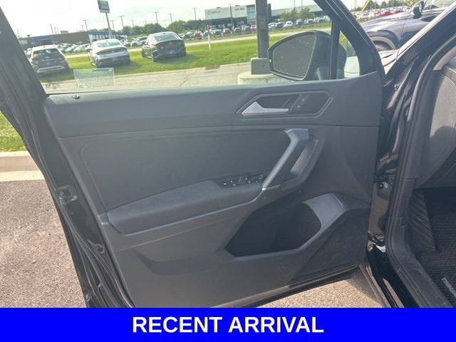 2020 Volkswagen Tiguan S photo 10