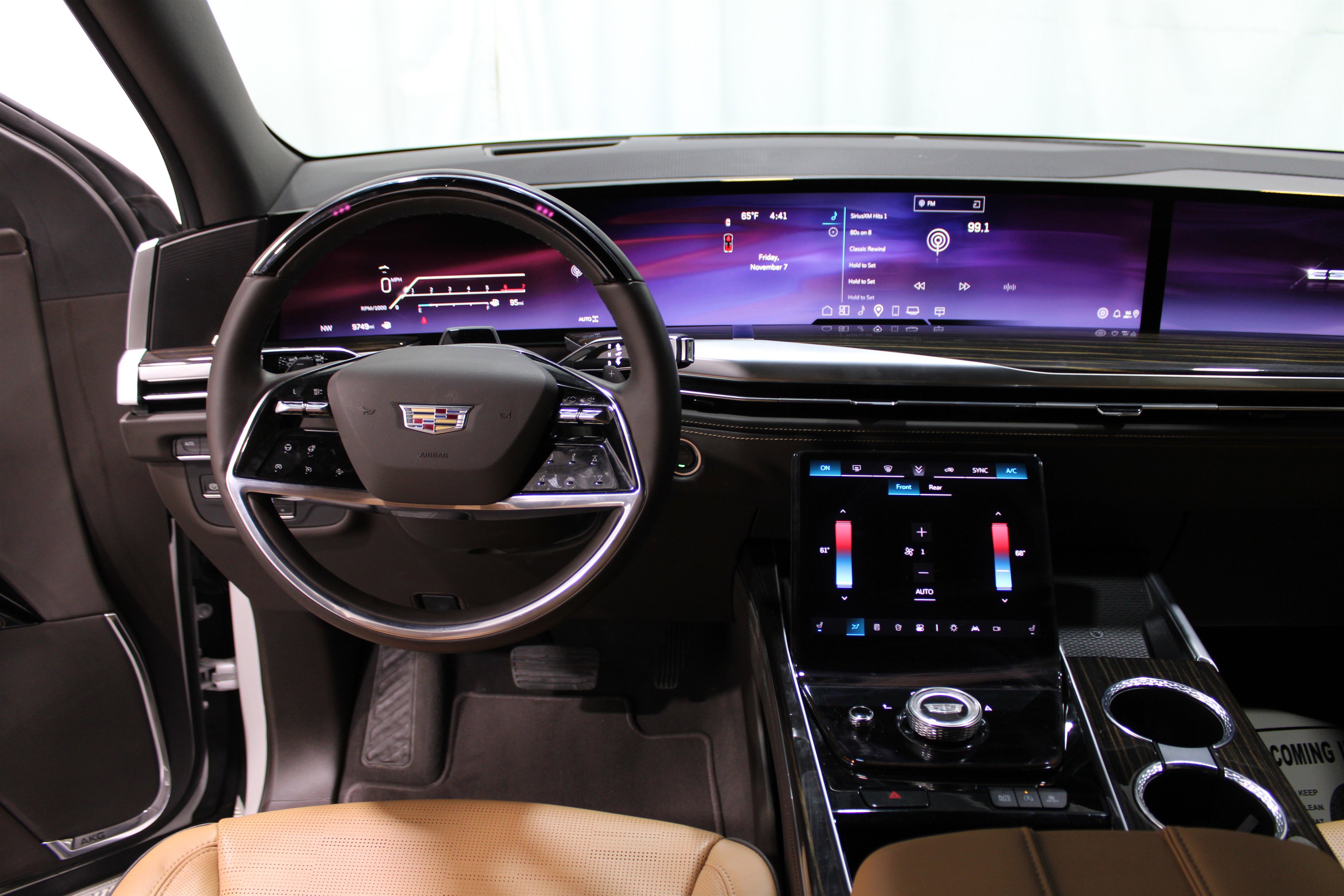 2025 Cadillac Escalade ESV Premium Luxury photo 2