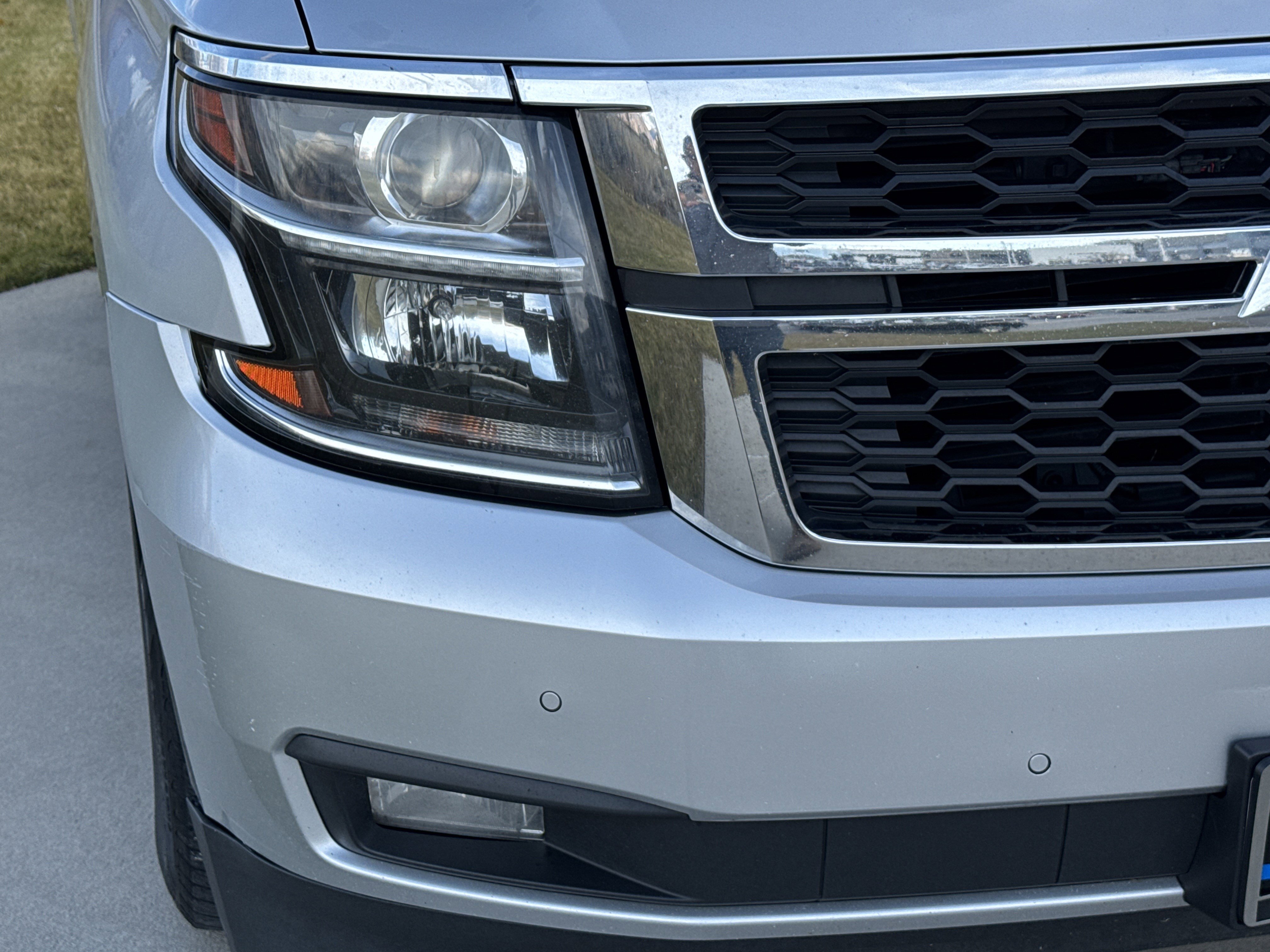 2020 Chevrolet Suburban LT photo 2