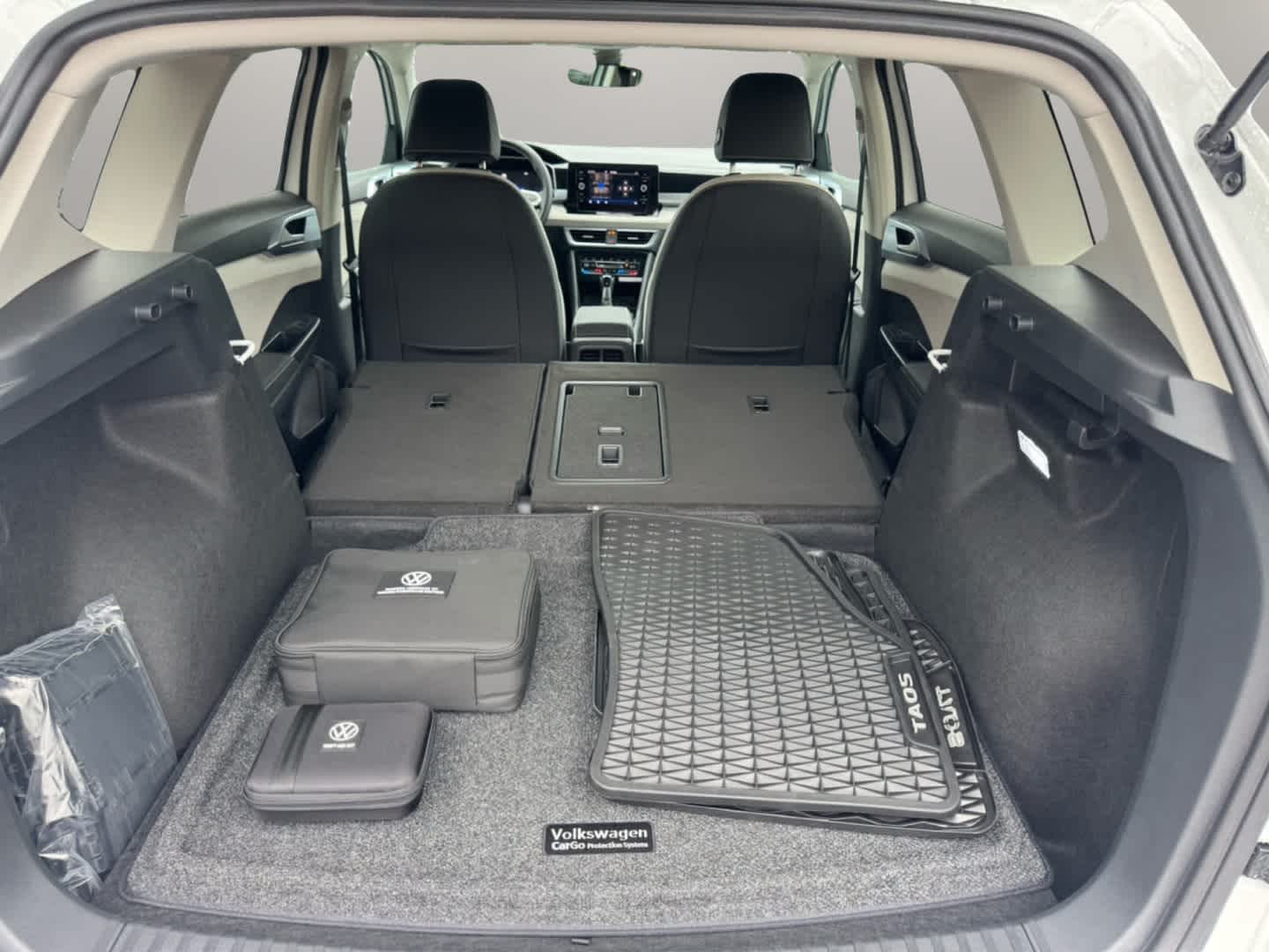 2025 Volkswagen Taos SE photo 35