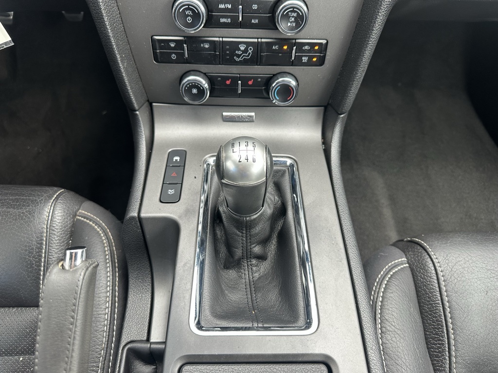 2011 Ford Mustang V6 Premium photo 17