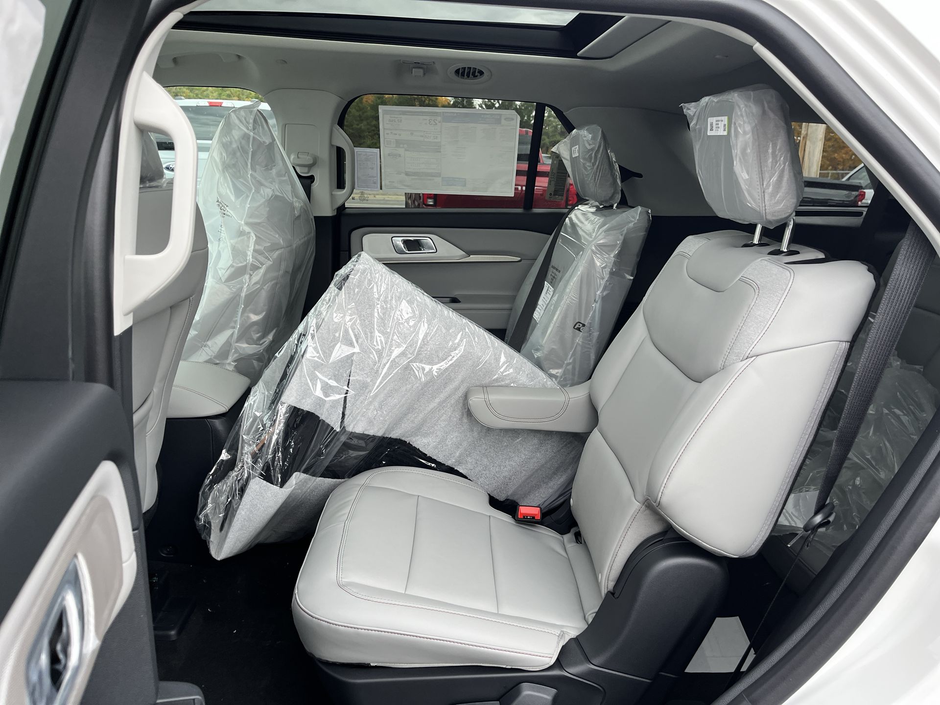 2026 Ford Explorer photo 3