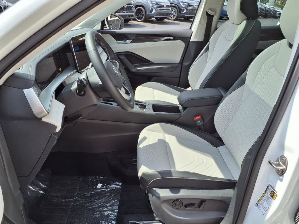2025 Volkswagen Tiguan SE photo 4