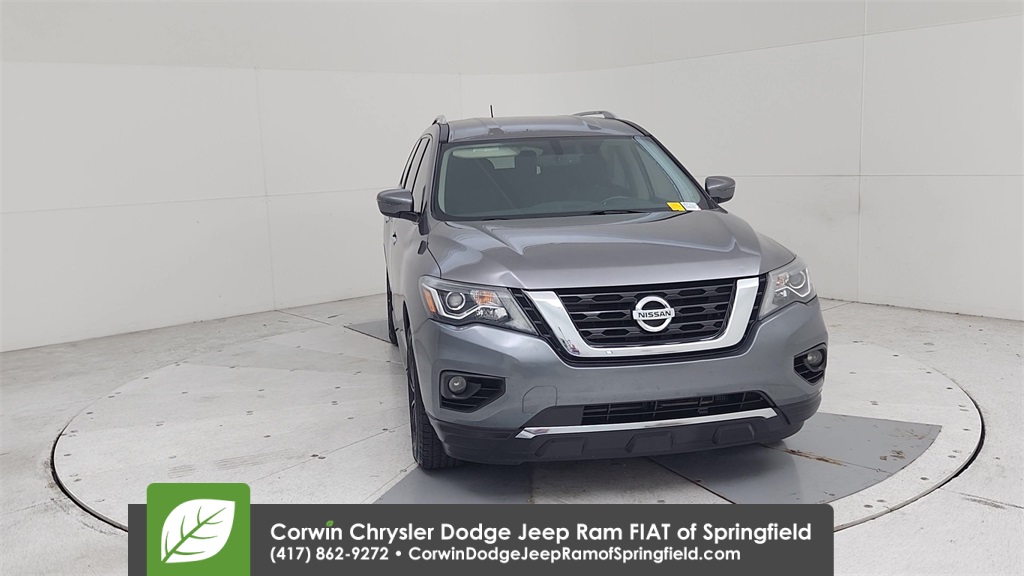 2017 Nissan Pathfinder SV photo 4