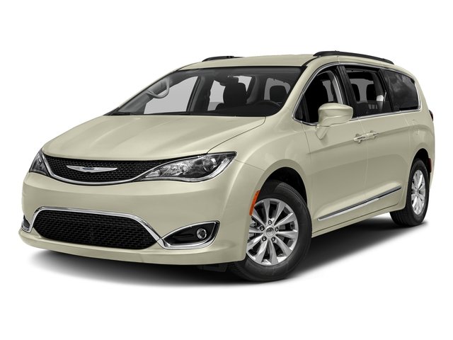 2017 Chrysler Pacifica Touring-L Plus's photo
