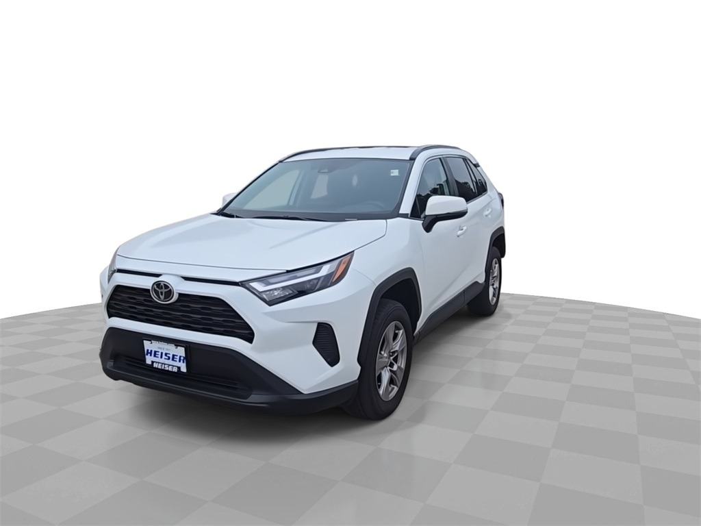 2024 Toyota RAV4 XLE photo 3