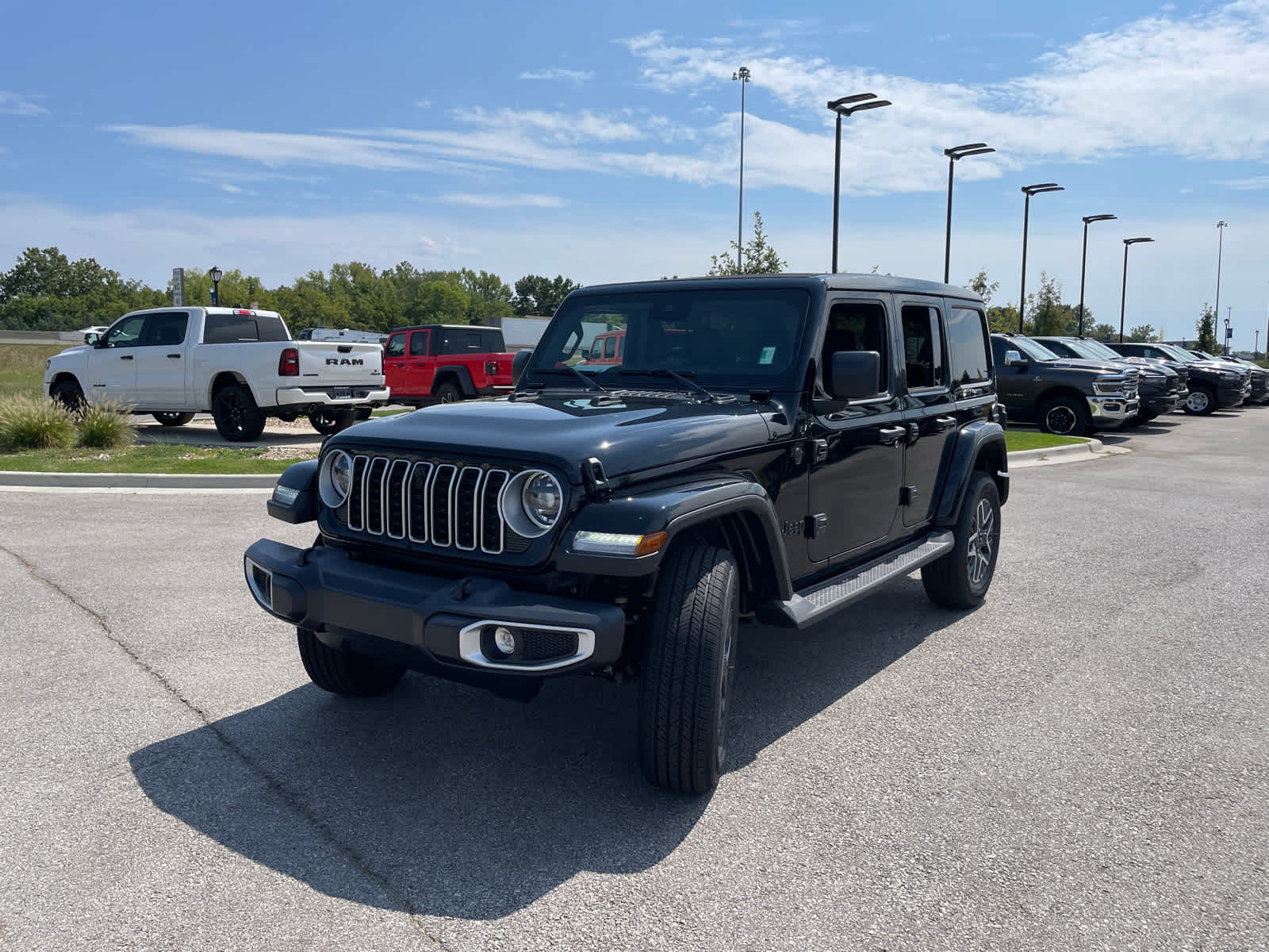 2025 Jeep Wrangler Sahara photo 4