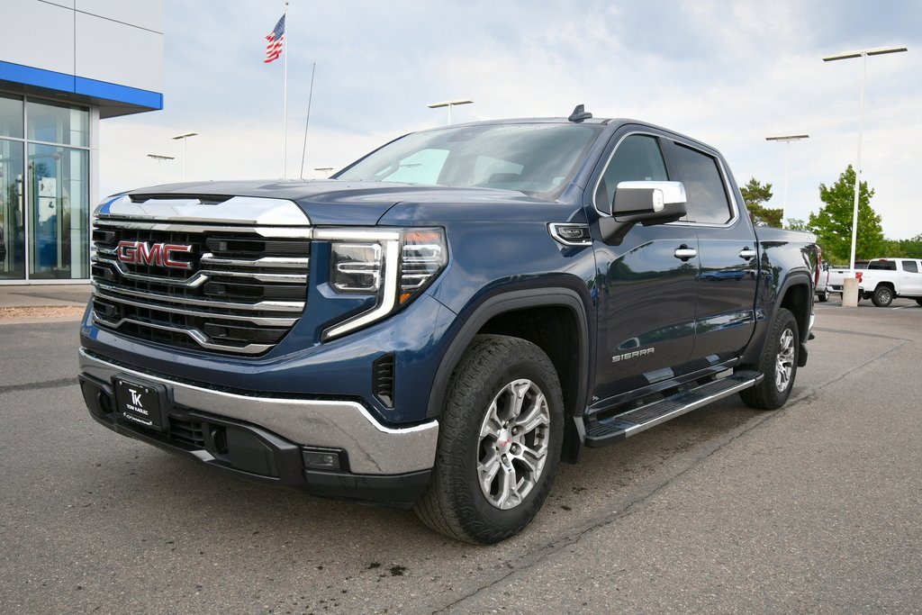 Used 2022 GMC Sierra 1500 SLT with VIN 3GTUUDED7NG510180 for sale in North Branch, Minnesota
