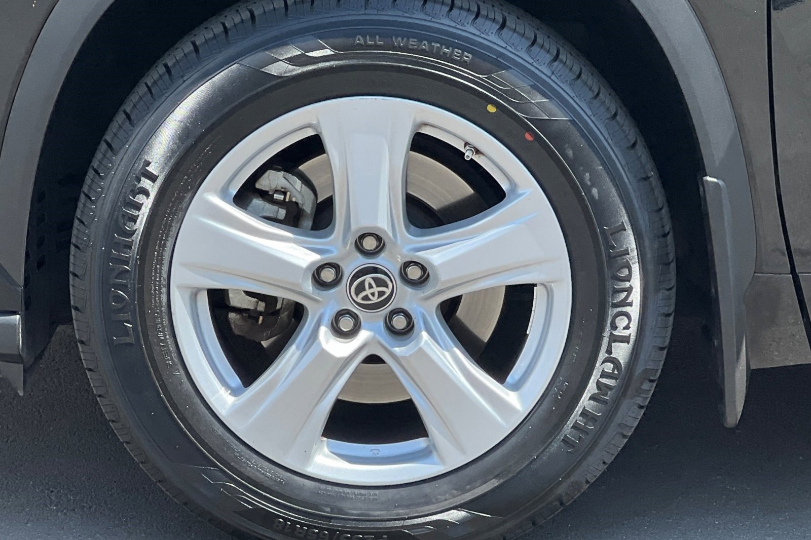2023 Toyota Highlander L photo 31