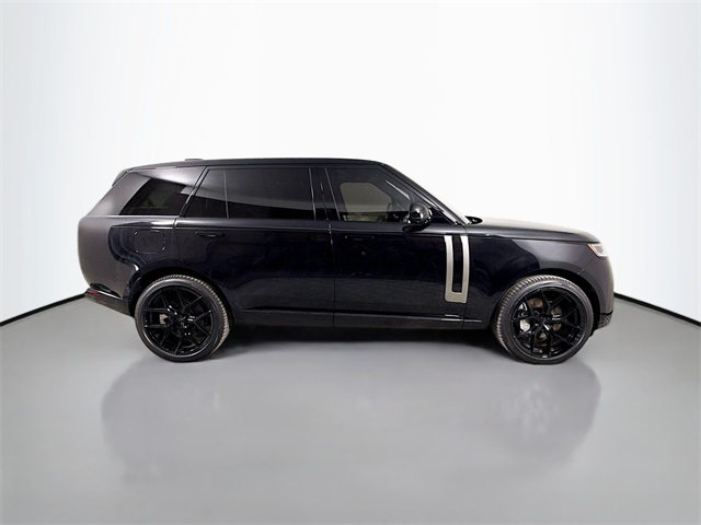 2025 Land Rover Range Rover SE photo 3