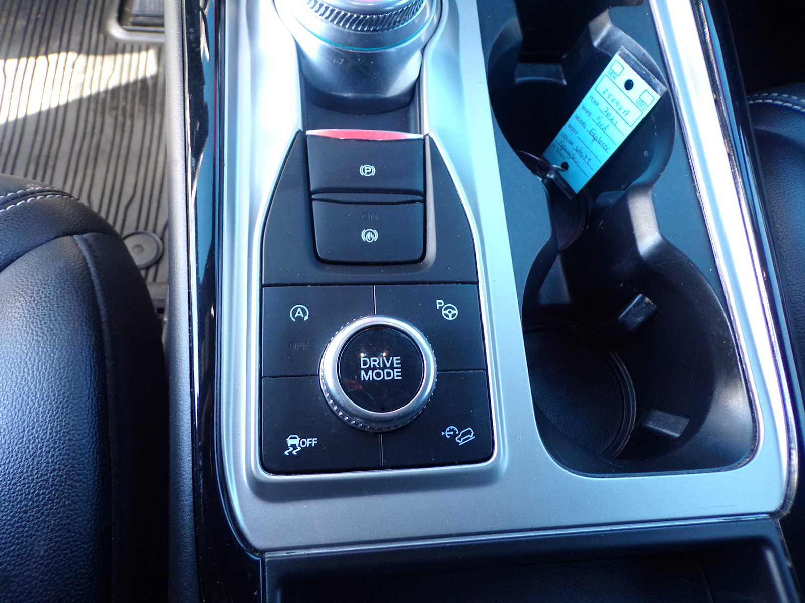2021 Ford Explorer ST photo 12