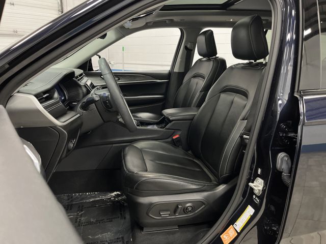 2023 Jeep Grand Cherokee Limited photo 4