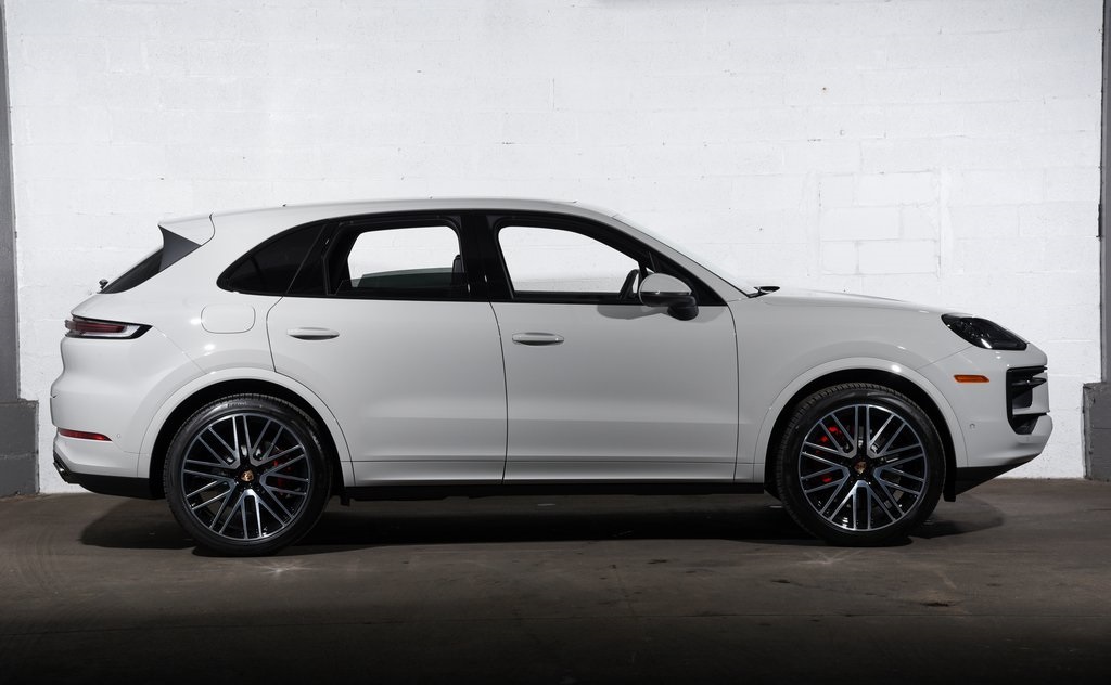 2026 Porsche Cayenne S photo 7