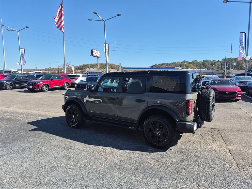 2025 Ford Bronco Outer Banks photo 3