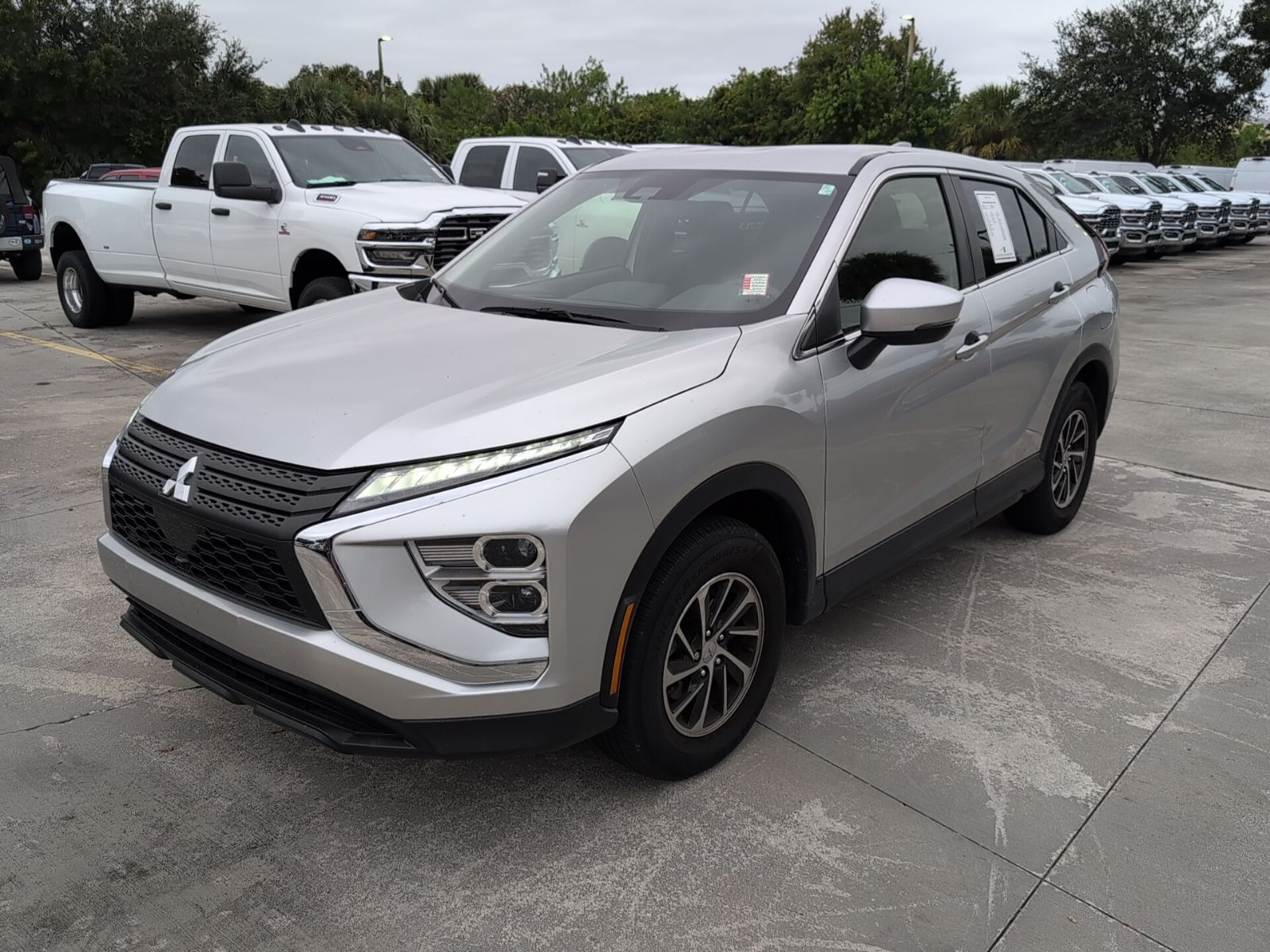 2024 Mitsubishi Eclipse Cross ES's photo
