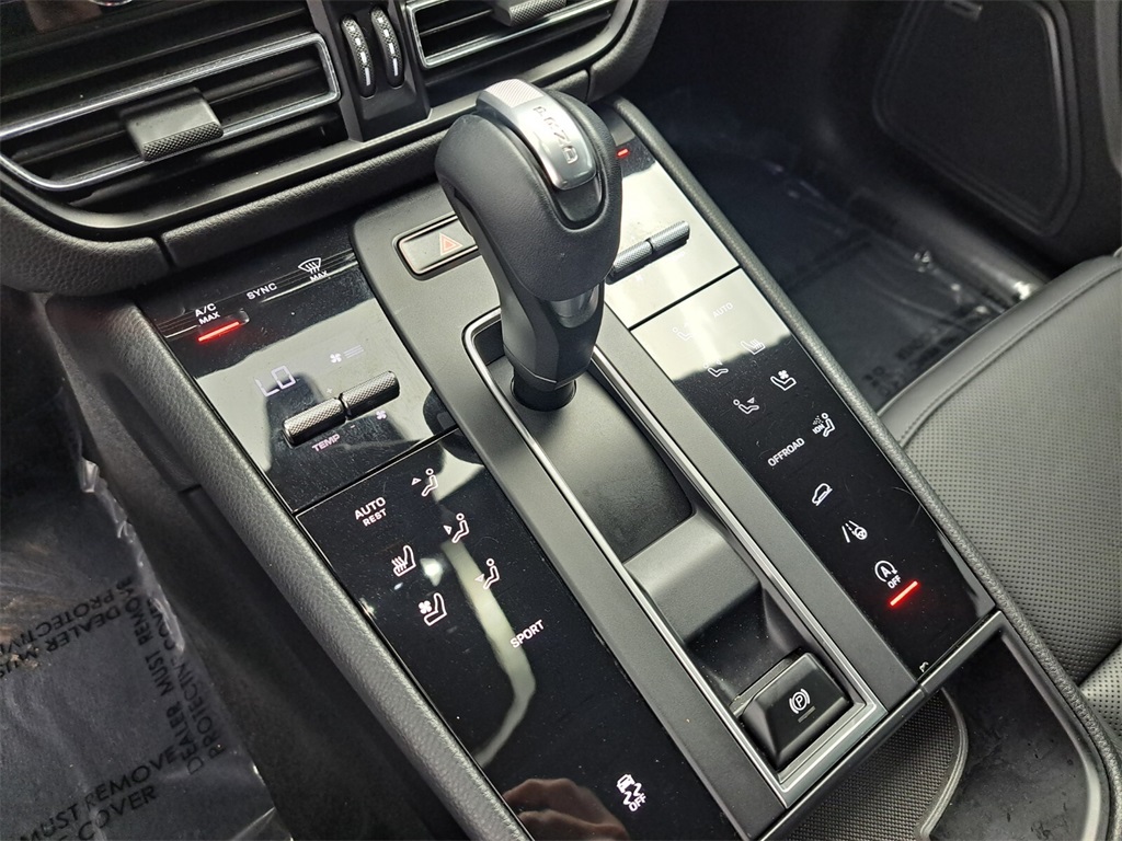 2022 Porsche Macan Base photo 24