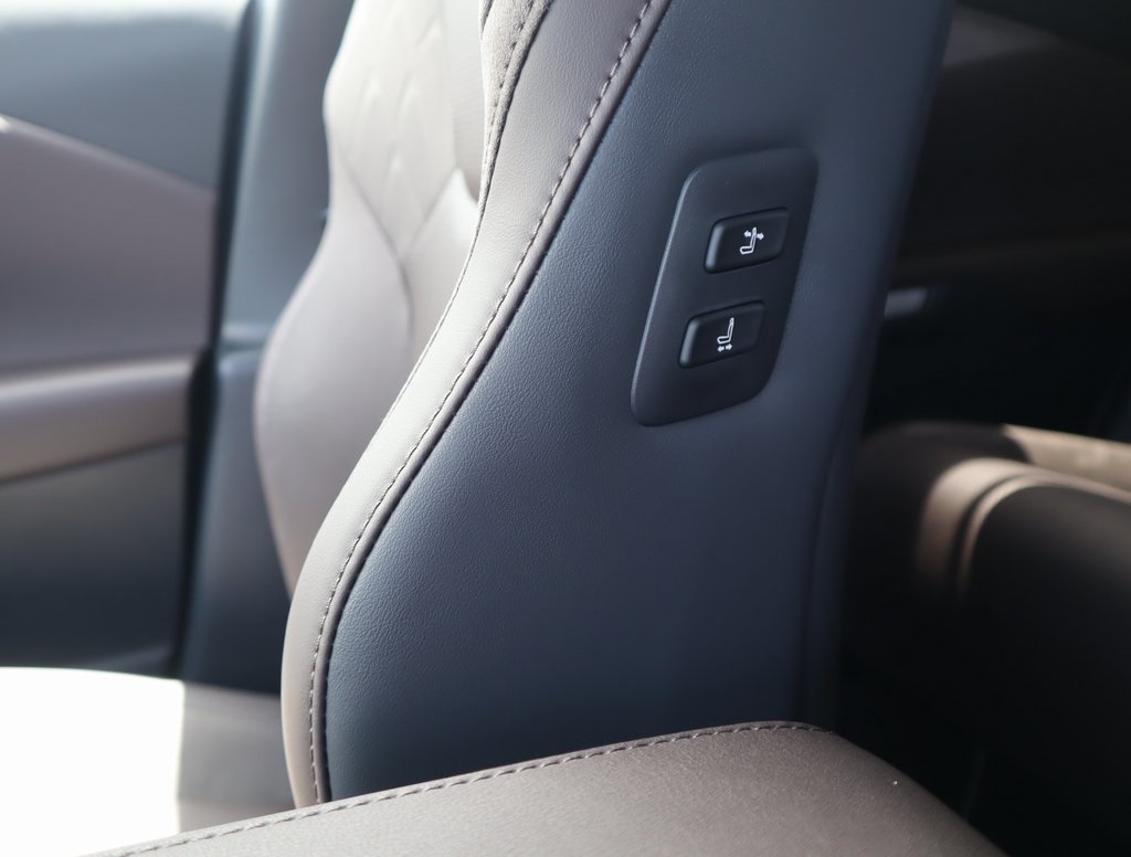 2025 Lexus RX 450h+ Luxury AWD photo 29