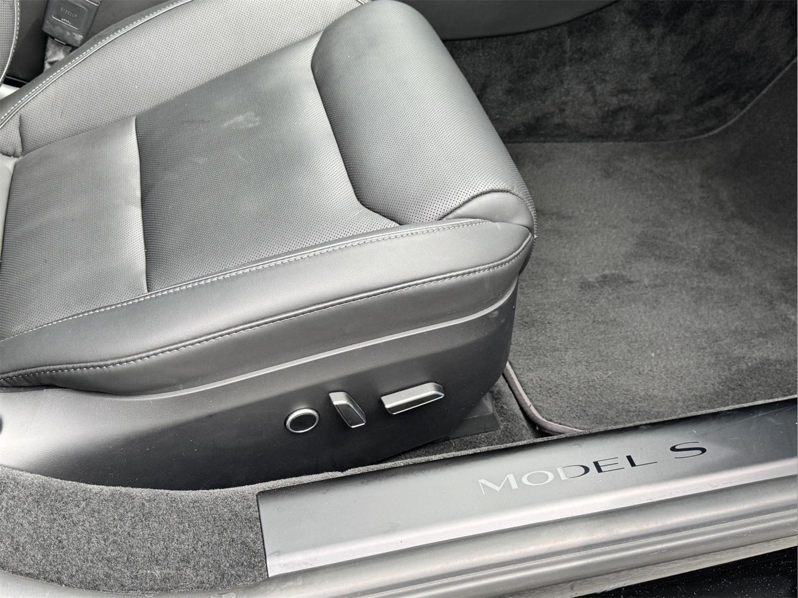 2022 Tesla Model S Plaid photo 16