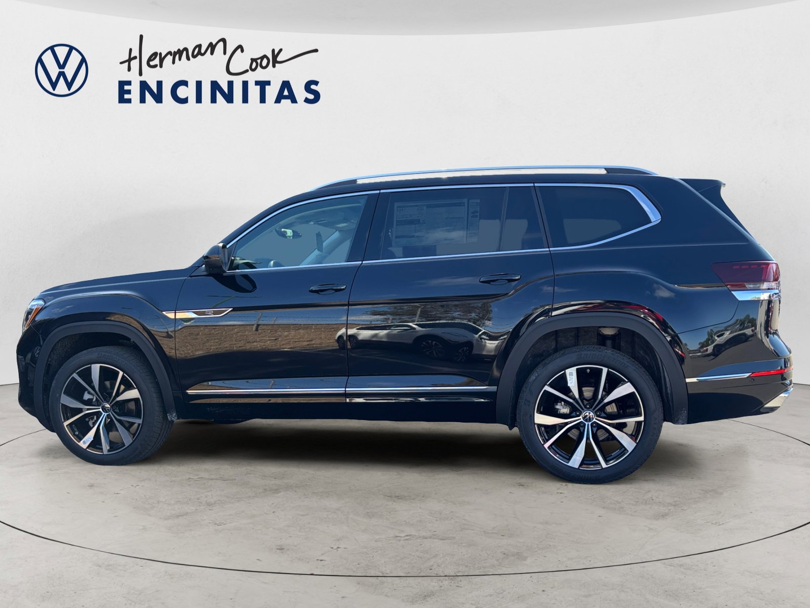 2025 Volkswagen Atlas SEL Premium R-Line photo 2