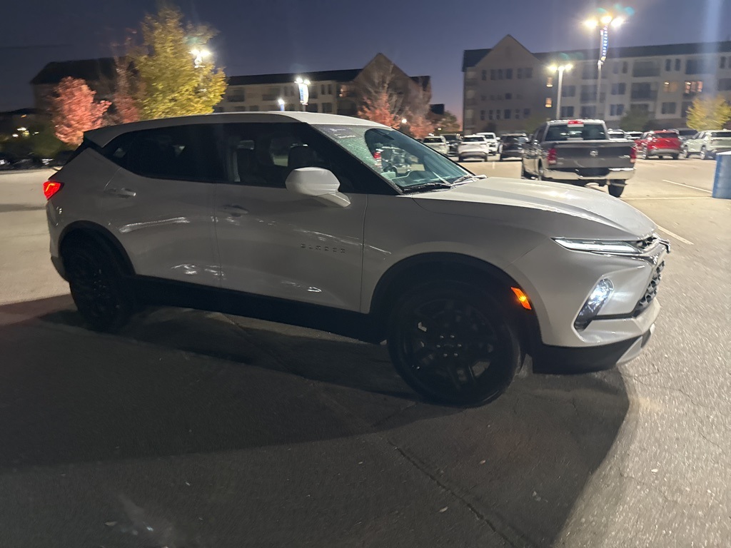 2023 Chevrolet Blazer 2LT photo 3