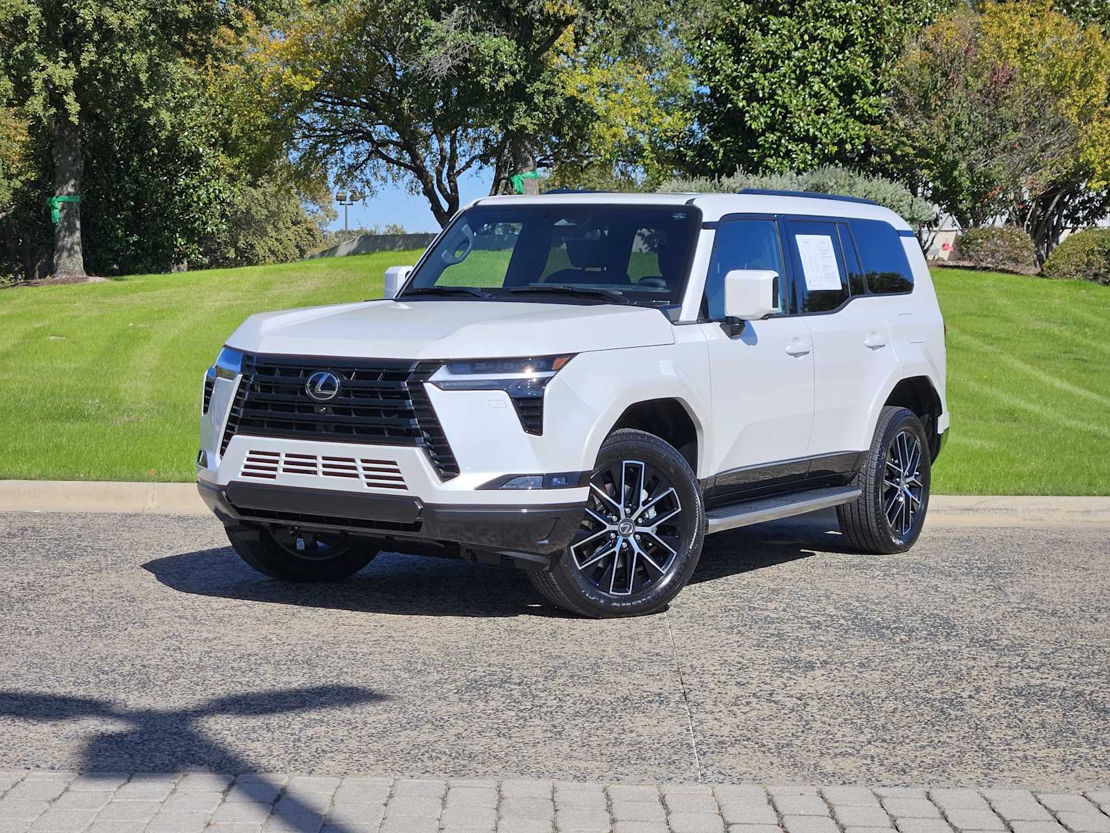 2025 Lexus GX Premium's photo