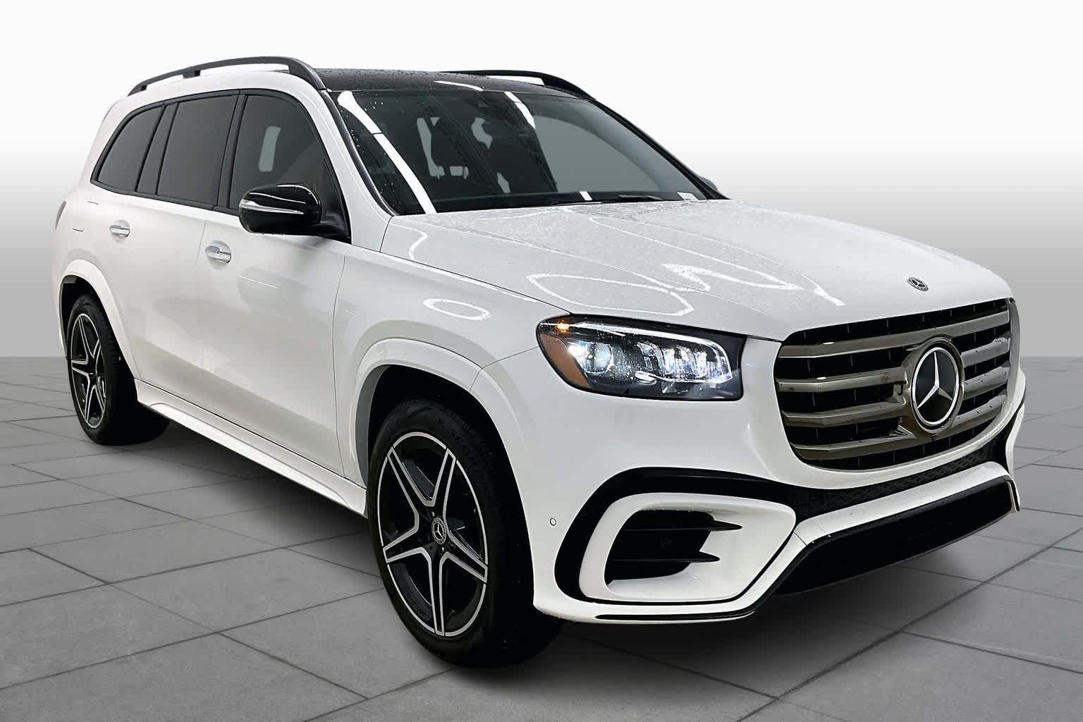 2026 Mercedes Benz GLS 450 4MATIC photo 2