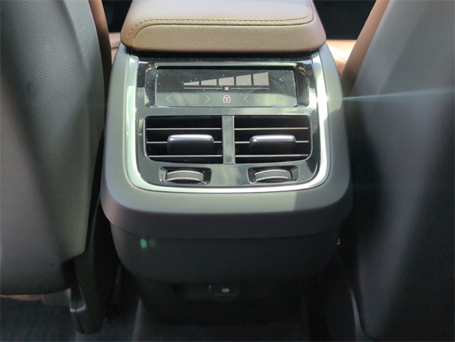 2023 Volvo XC60 B5 Ultimate photo 10