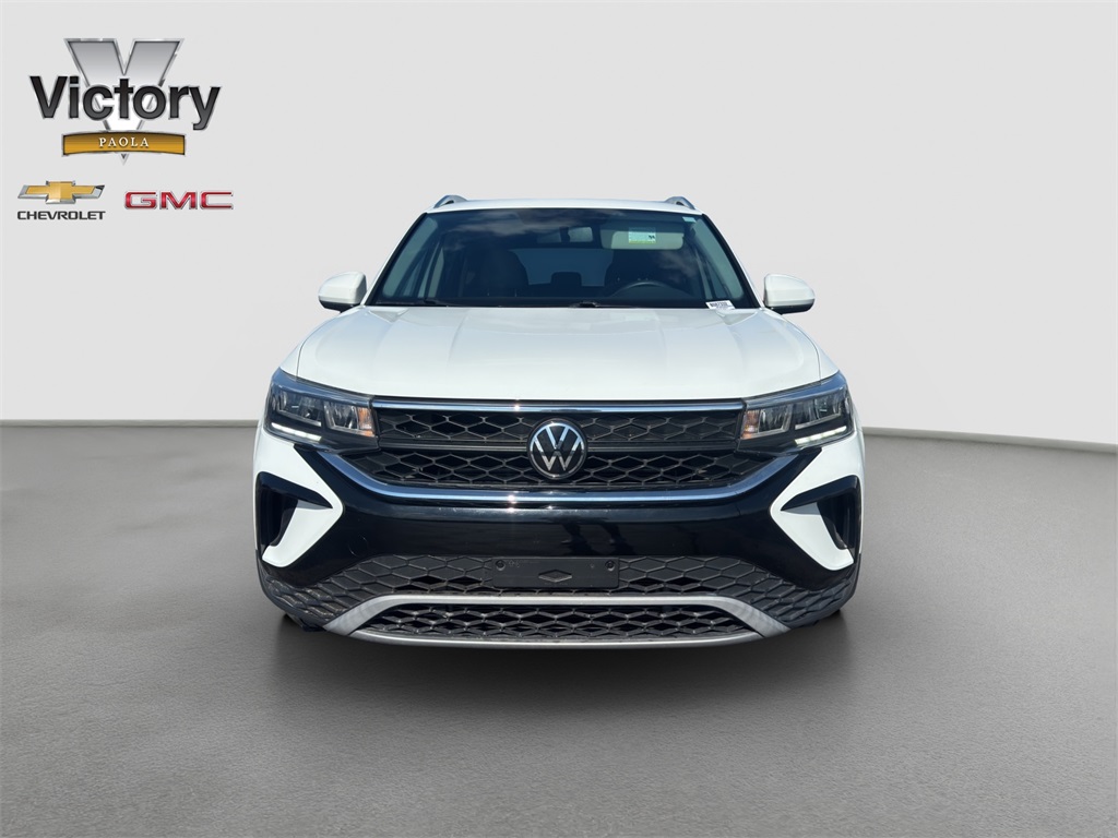Used 2022 Volkswagen Taos SE with VIN 3VVTX7B2XNM087332 for sale in Kansas City